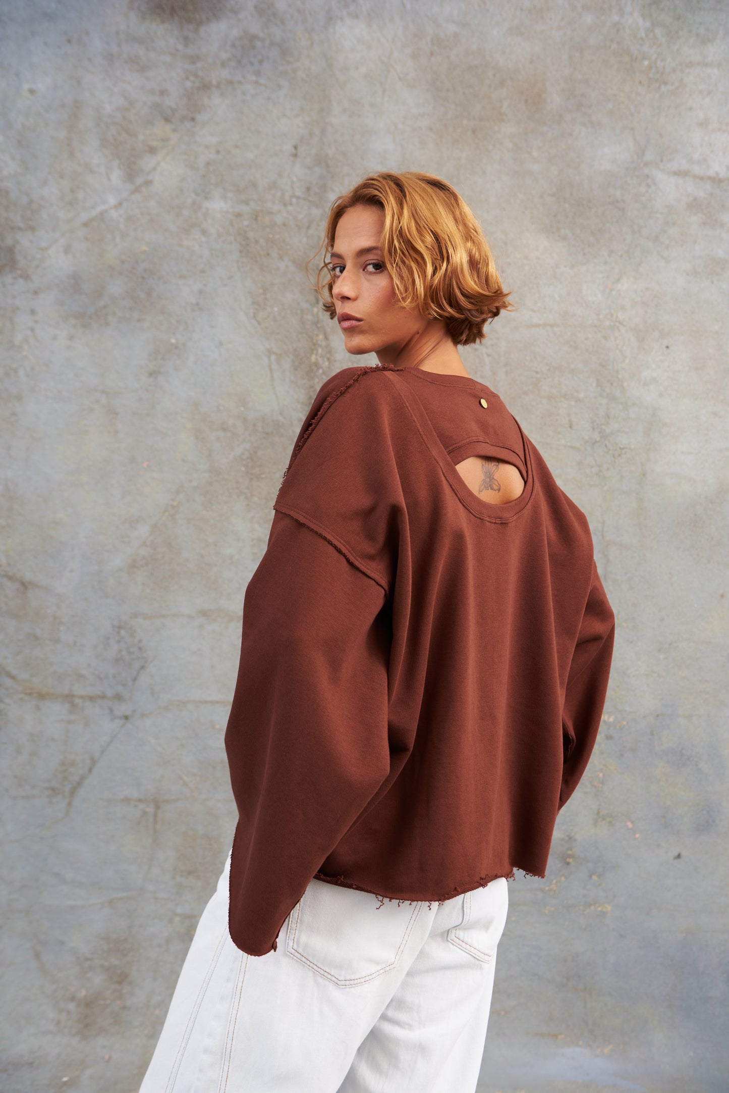 Buzo Oversize Abertura Espalda