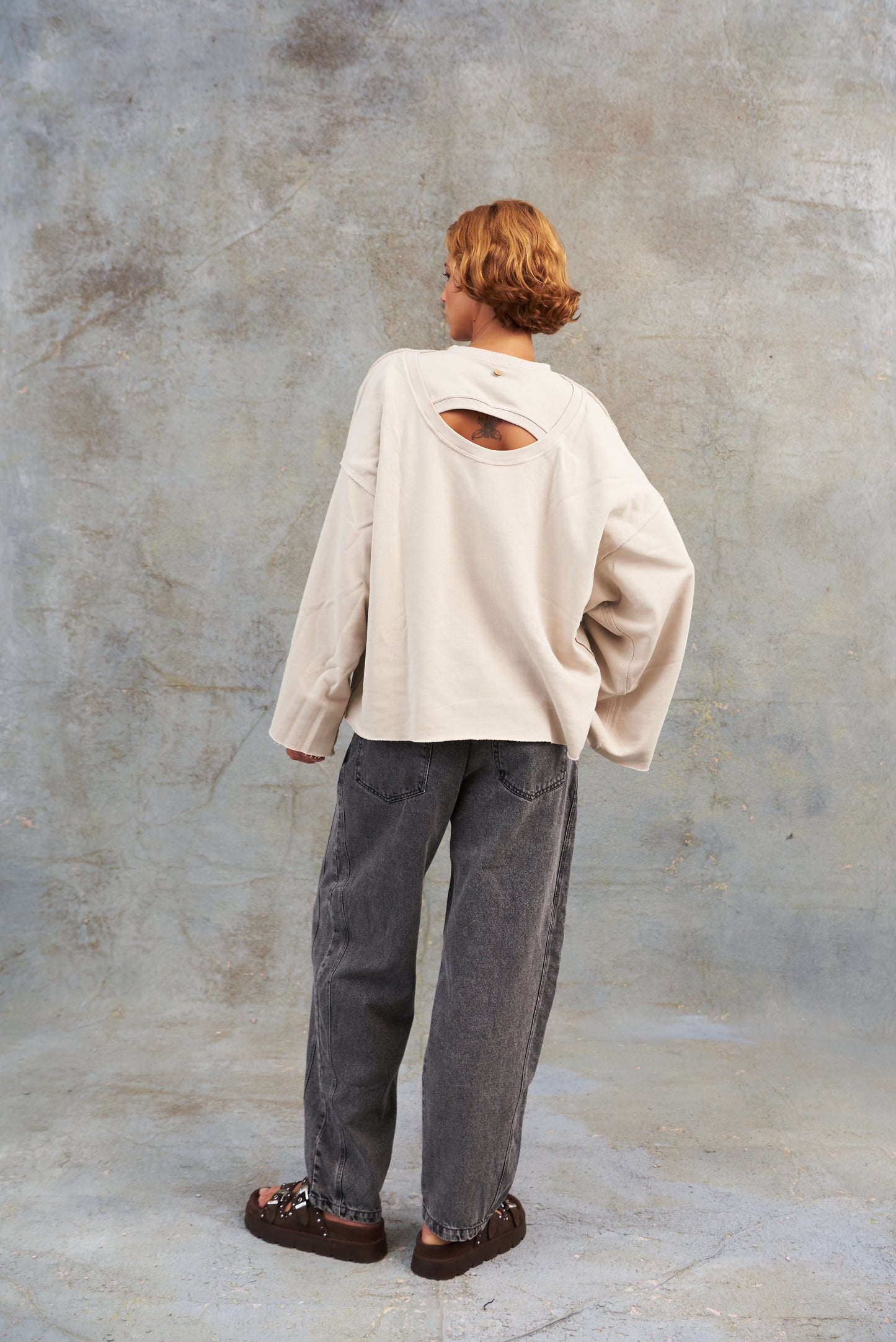 Buzo Oversize Abertura Espalda