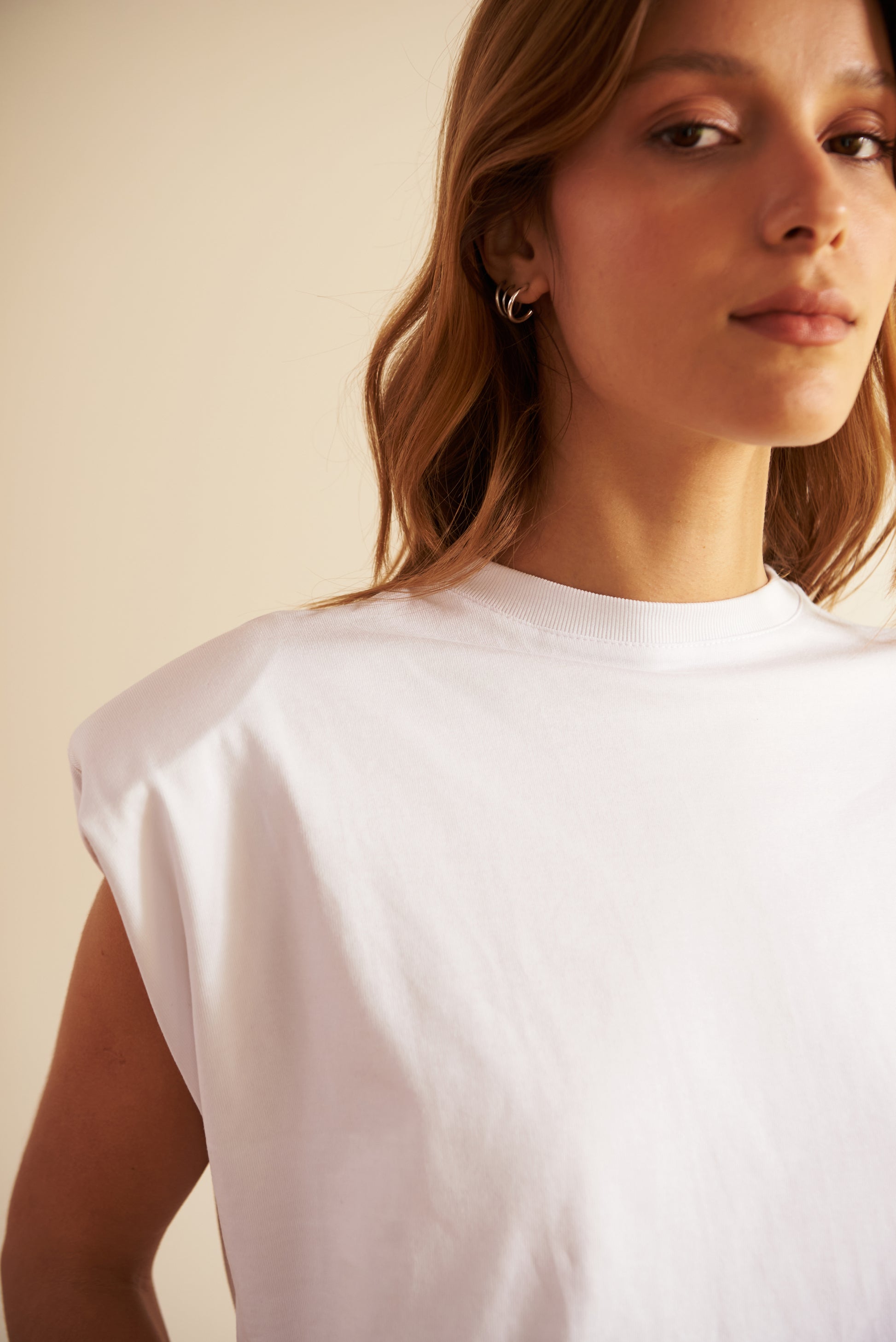 Camiseta Boxy Hombreras - R O P A J E   -