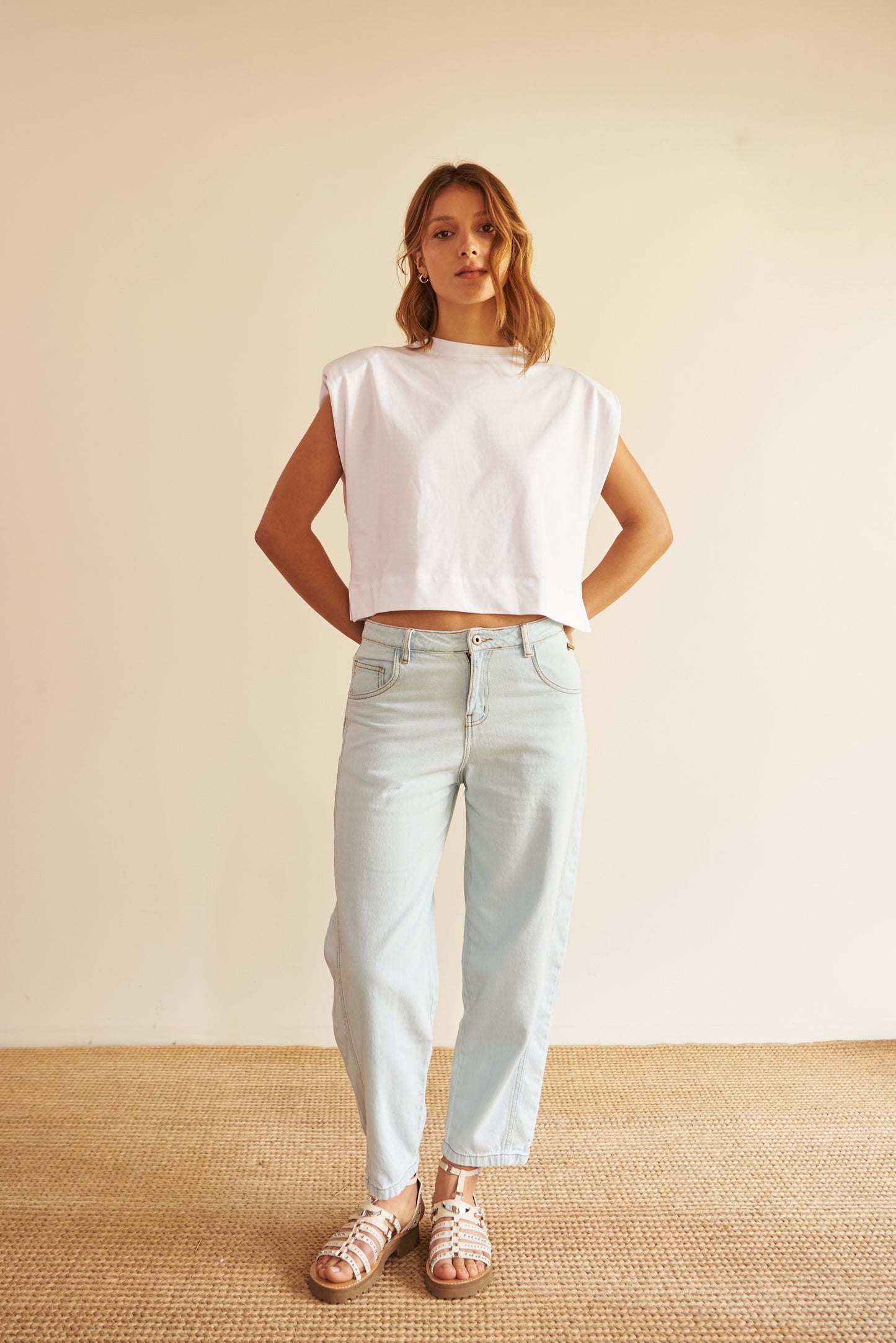 Camiseta Boxy Hombreras - R O P A J E   -
