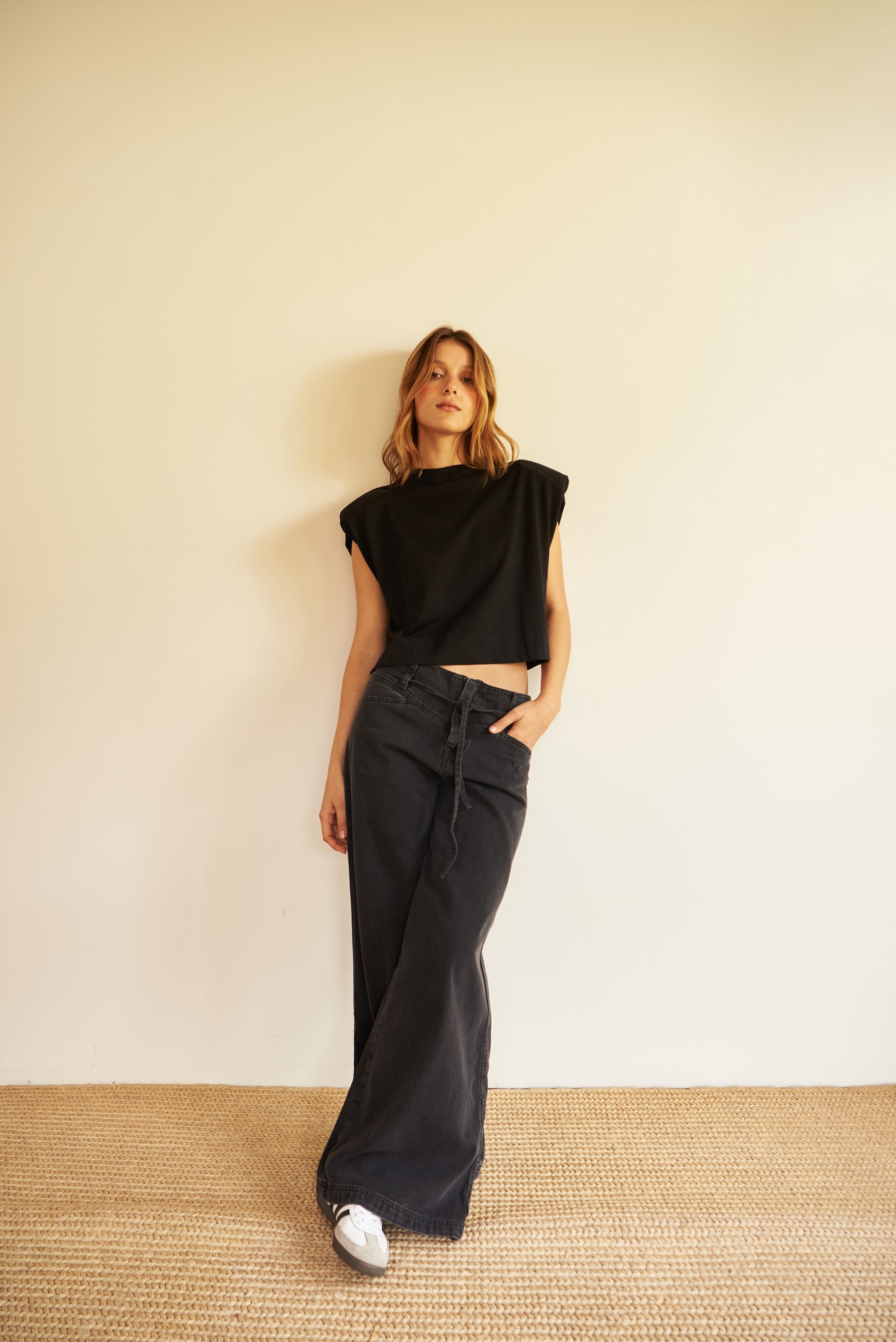 Camiseta Boxy Hombreras - R O P A J E   -