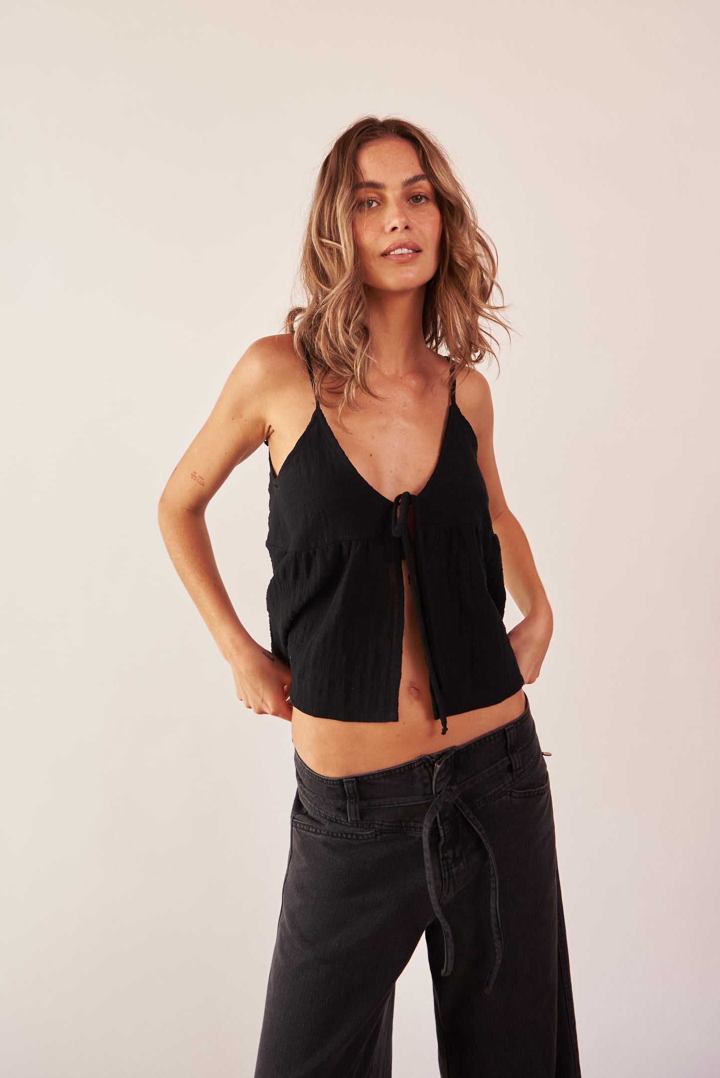 Camisa siza tiras negra - R O P A J E   