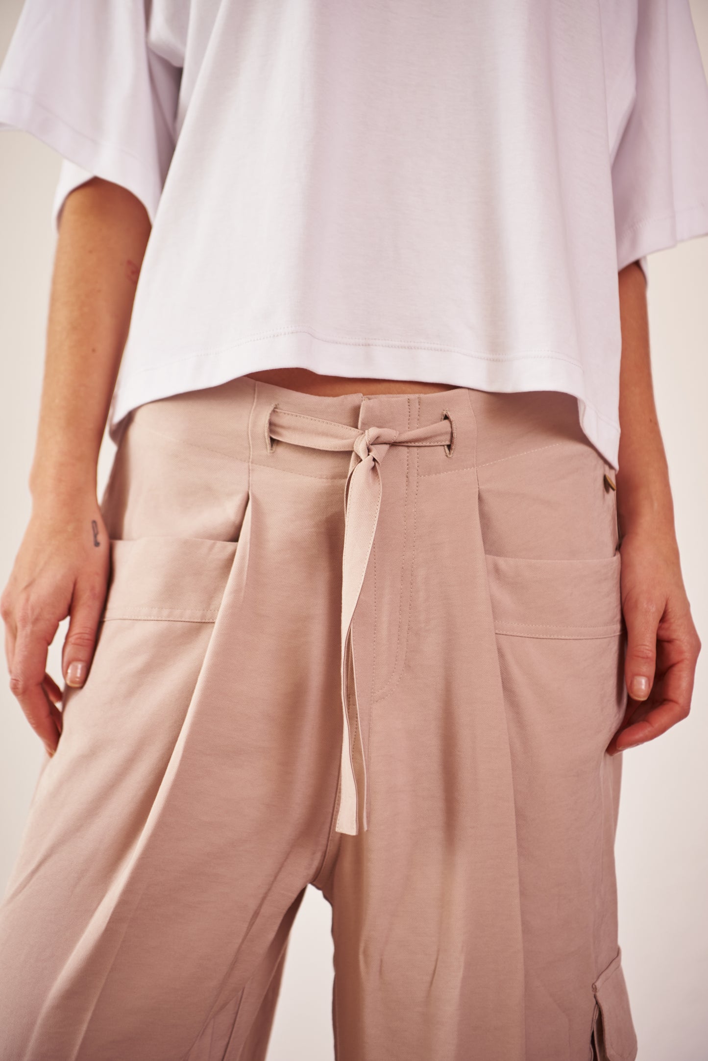 Pantalón cargo bolsillos laterales caqui - R O P A J E   